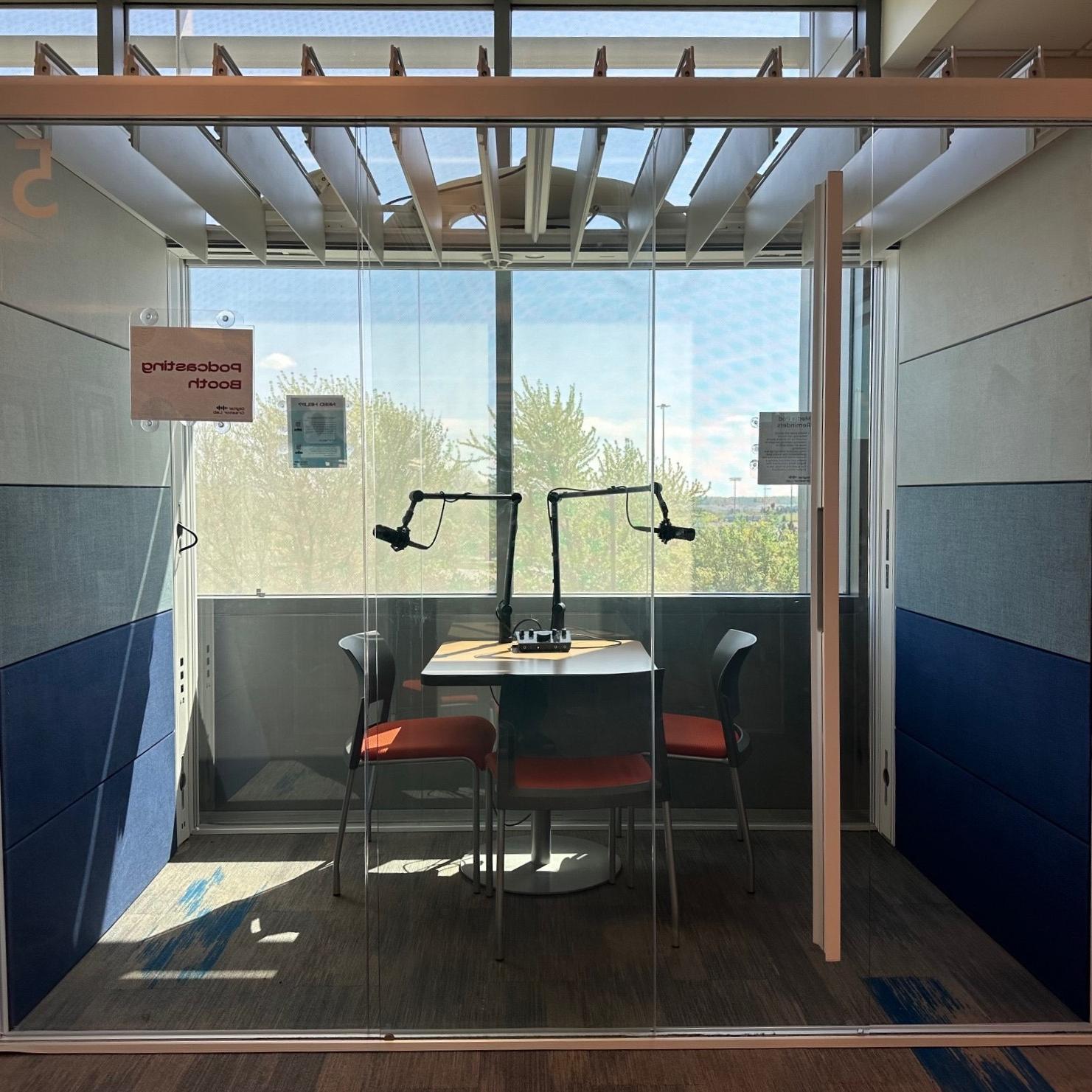 Group Study Pod with table and chairs